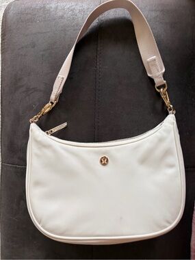 lululemon Cream Hand Bag with Gold Hardware